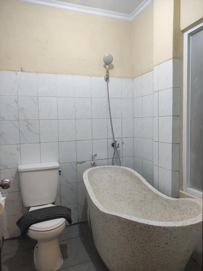 Hotel Guci Kencana Jaya Tuwel Екстер'єр фото